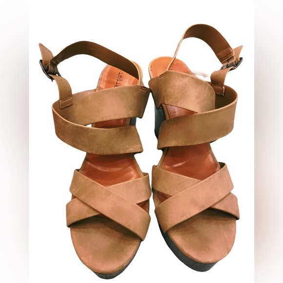 Indigo Rd. Tan Wedge Shoes 4in Platform - Size 8.5 - Picture 3 of 5